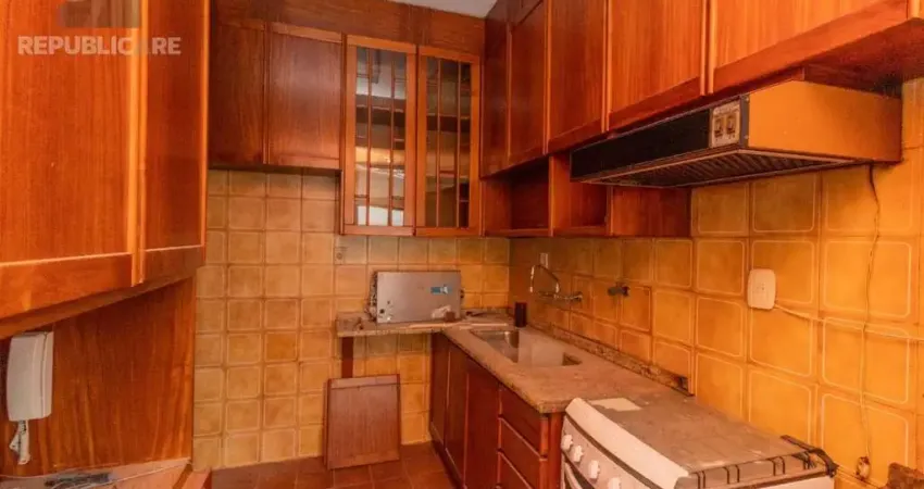 Apartamento à venda no centro histórico com 99 m² e 3 dormitórios/quartos disponíveis.