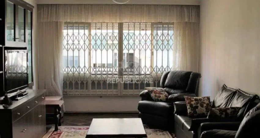 Apartamento com 03 dormitórios, churrasqueira e vaga de garagem no Menino Deus