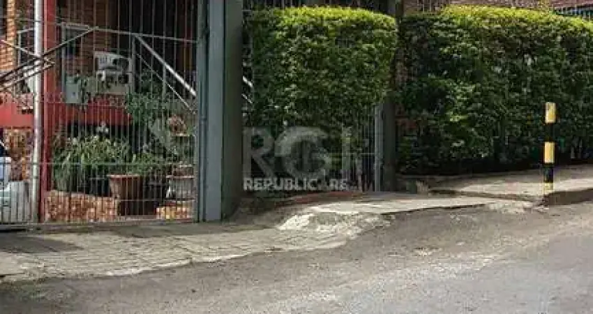 Casa para Venda - 228m², 3 dormitórios, 3 vagas - Teresópolis