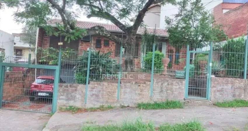 Casa para Venda - 140m², 2 dormitórios, sendo 1 suites, 2 vagas - Medianeira
