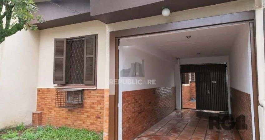 Casa para Venda - 150m², 3 dormitórios, 2 vagas - Teresópolis