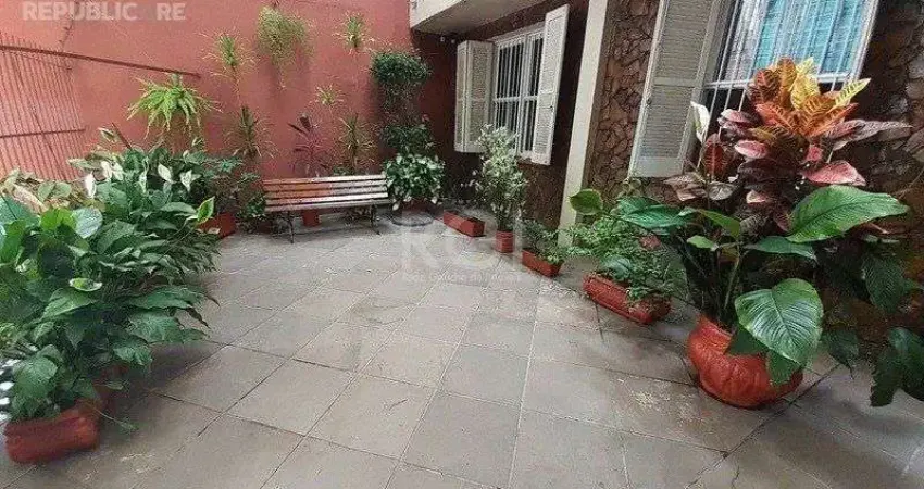 Apartamento à venda no centro histórico com 76m² e 3 dormitórios/quartos disponíveis.