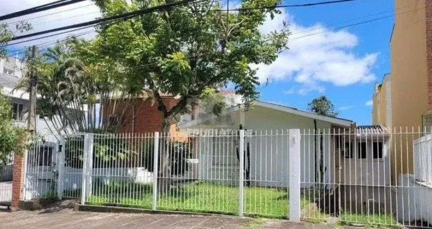 Casa Residencial ou comercial. Com 205 m²  de área útil, 3 dormitórios