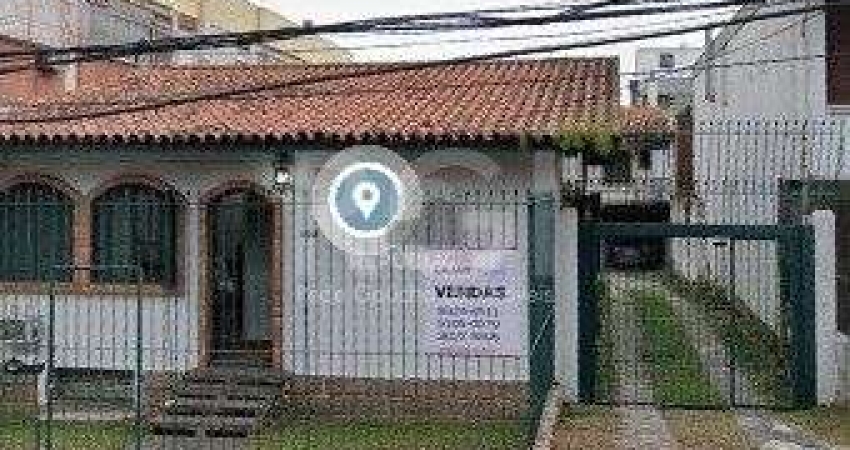 Casa para Venda - 300m², 3 dormitórios, 3 vagas - Petrópolis
