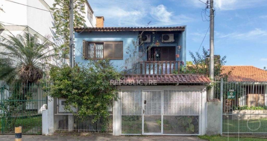 Sobrado para Venda - 241m², 4 dormitórios, sendo 1 suites, 1 vaga - Camaquã