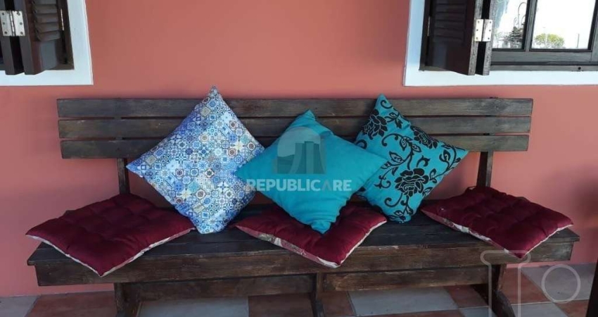 Casa para Venda - 114m², 2 dormitórios, sendo 1 suites, 2 vagas - Zona Nova