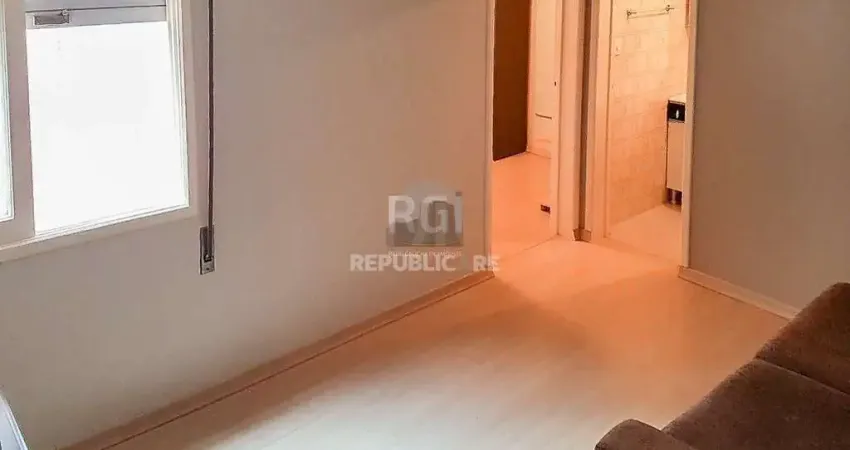 Apartamento à venda com 42 m² e 1 dormitório no bairro cidade baixa