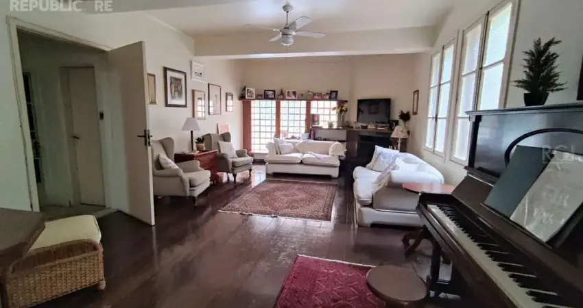 Sobrado à venda no bairro independência com 345 m² e 4 dormitórios/quartos disponíveis.