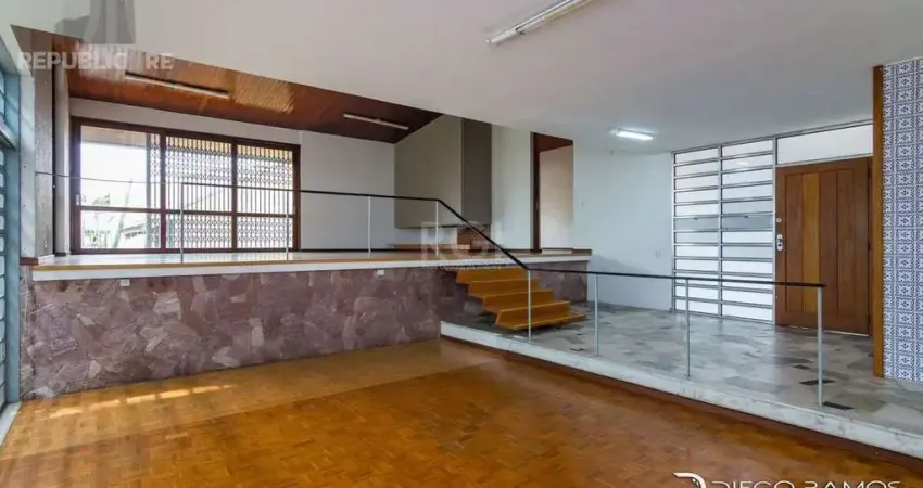 Casa residencial à venda no menino deus com 500 m² e 4 dormitórios/quartos disponíveis.