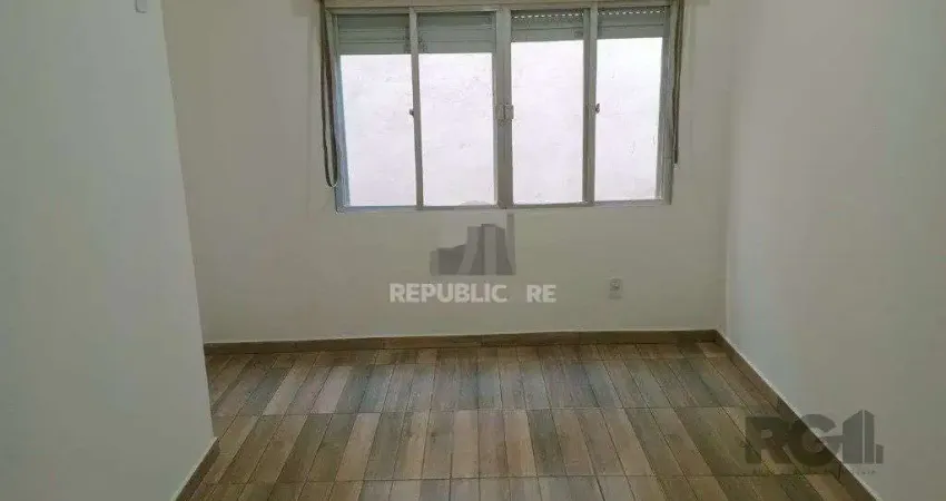 Apartamento no Petrópolis de 1 dormitório desocupado
