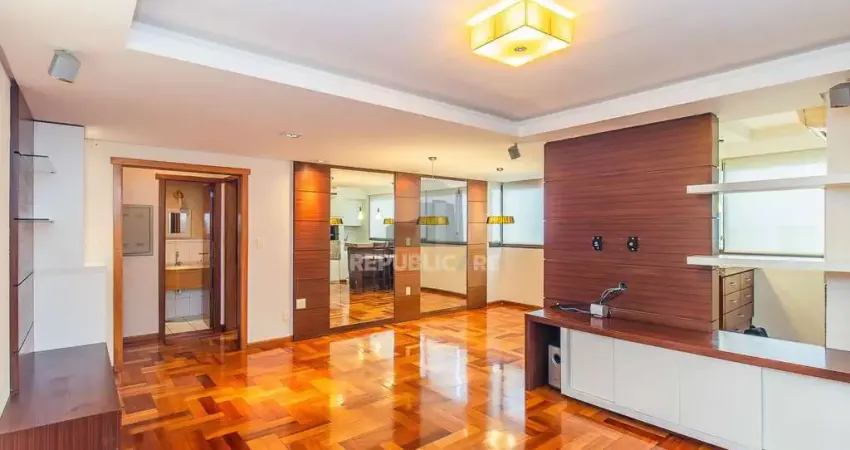 Apartamento semi mobiliado, impecável, com 126m² privativo.