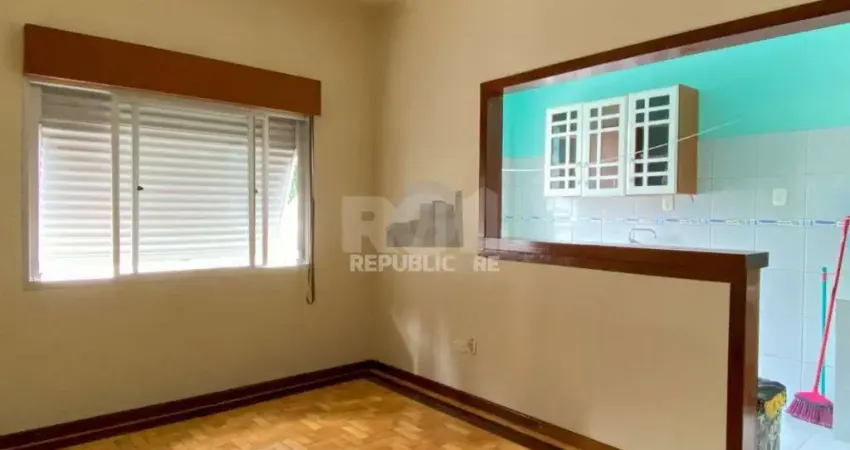 Apartamento 1 dormitório, de frente, com ótima posição solar, no Centro Históric