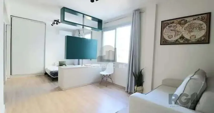 Apartamento à venda no centro histórico com 27 m² e 1 dormitório/quarto disponível.