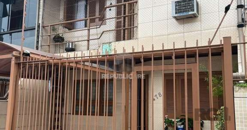 Casa sobrado mobiliado, 2 dormitórios, Bairro Imbuí