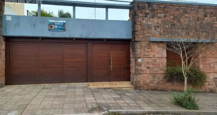 Casa residencial à venda no centro com 3 dormitórios e área útil de 467 m².