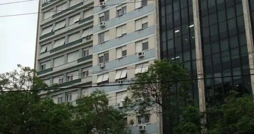 Apartamento à venda no centro histórico com 104m² e 3 dormitórios/quartos disponível.