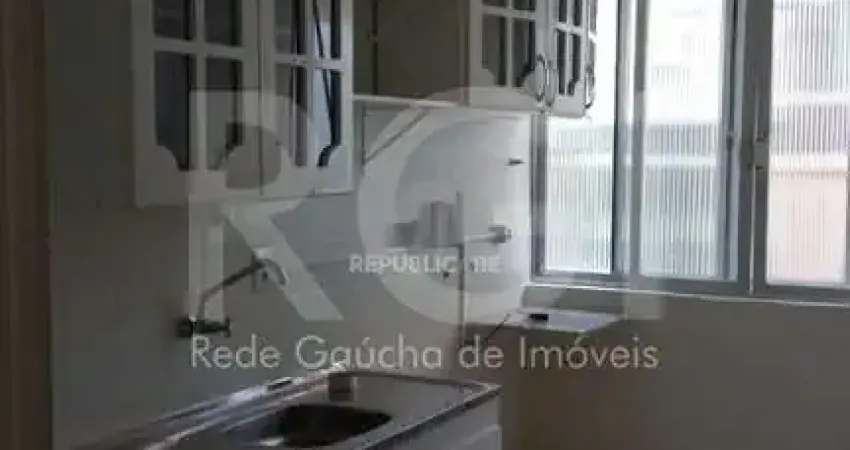 Apartamento 2 quartos, 2 vagas garagem, semi-mobilado na Praia de Belas!