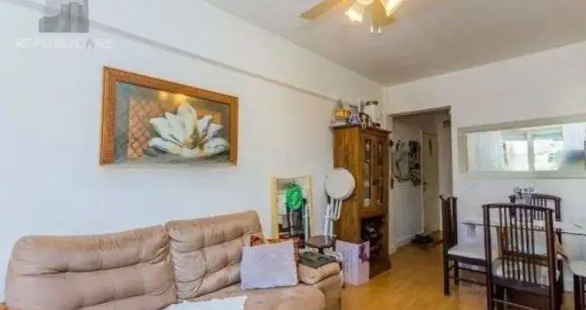 Apartamento à venda no centro histórico com 49m² e 1 dormitório/quarto disponível.