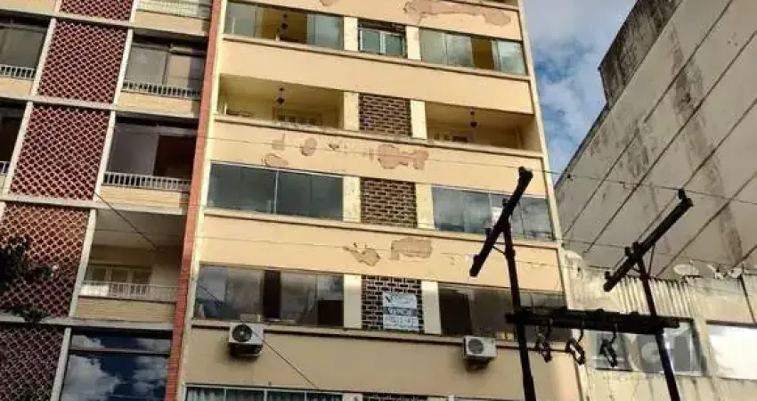 Apartamento à venda no centro histórico com 52m² e 1 dormitório/quarto disponível.