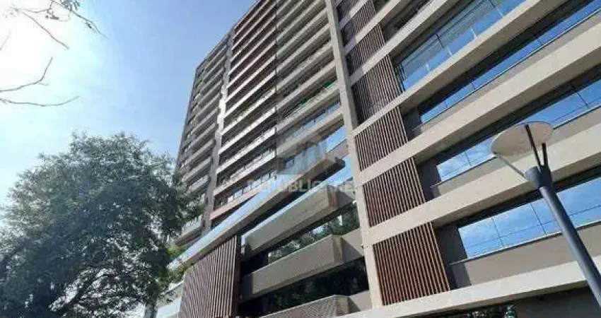 Apartamento com 143 m² privativos, possui 3 suítes, (sendo 1 máster), living, co