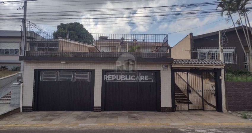 Casa sobrado mobiliado, 4 dormitórios, 1 suíte, 4 vagas de garagem, Bairro Bom P