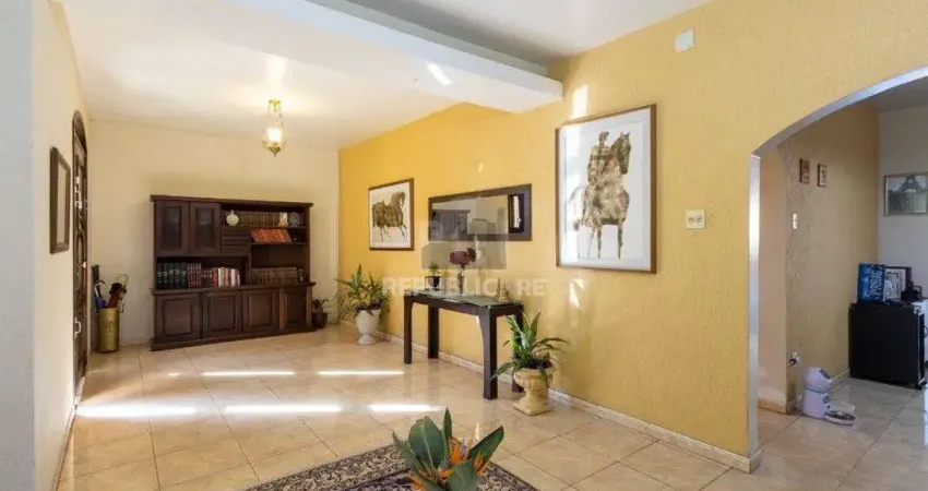 Sobrado com 345m² privativos, 3 suites, 2 vagas, churrasqueira. pátio com piscin