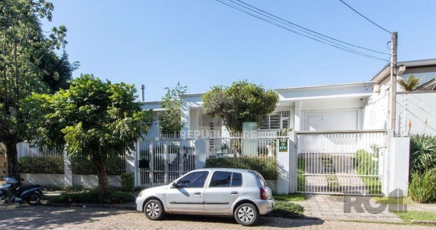 Casa 3 dormitórios à venda Três Figueiras Porto Alegre/RS