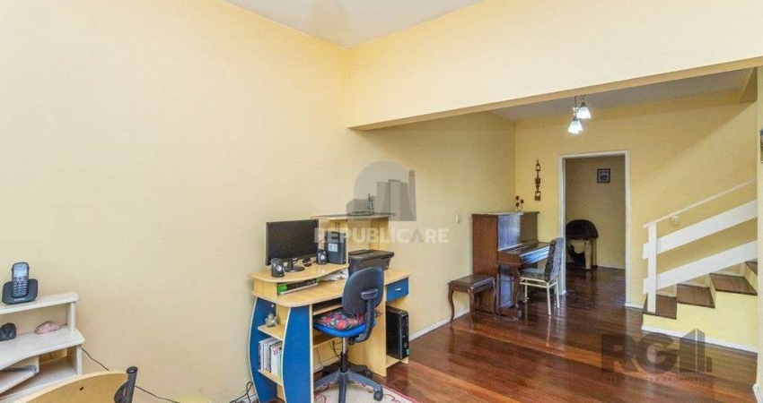 Casa com 3 Quartos à Venda, 293 m² por R$ 650.000
