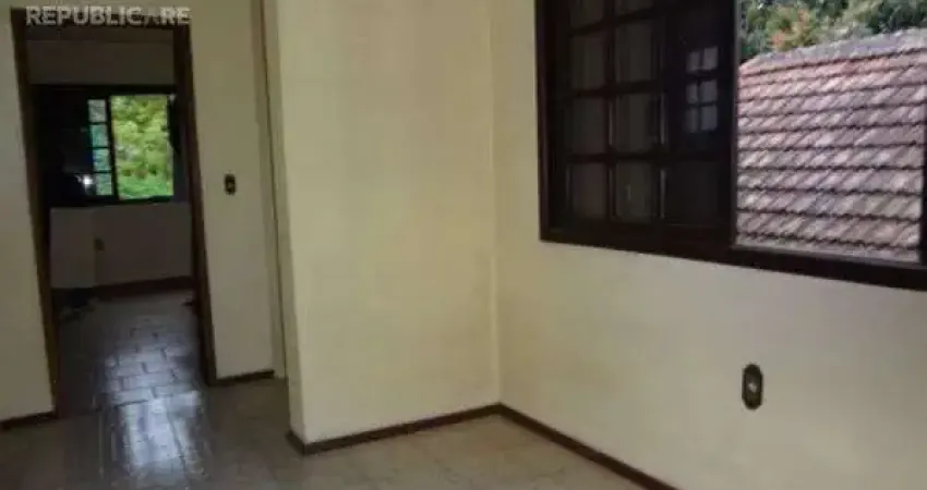 Casa residencial à venda no bairro partenon com 190 m² e 3 quartos.