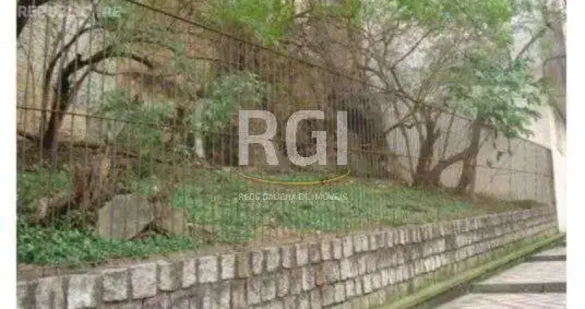 Terreno à venda no centro, com área total de 200 m² e sem dormitórios.