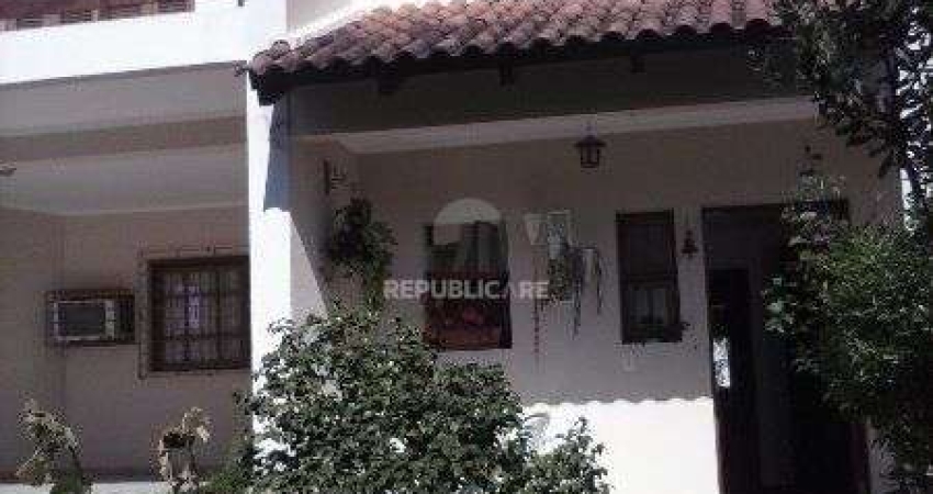 Casa Condominio para Venda - 239.71m², 3 dormitórios, sendo 1 suites, 2 vagas -
