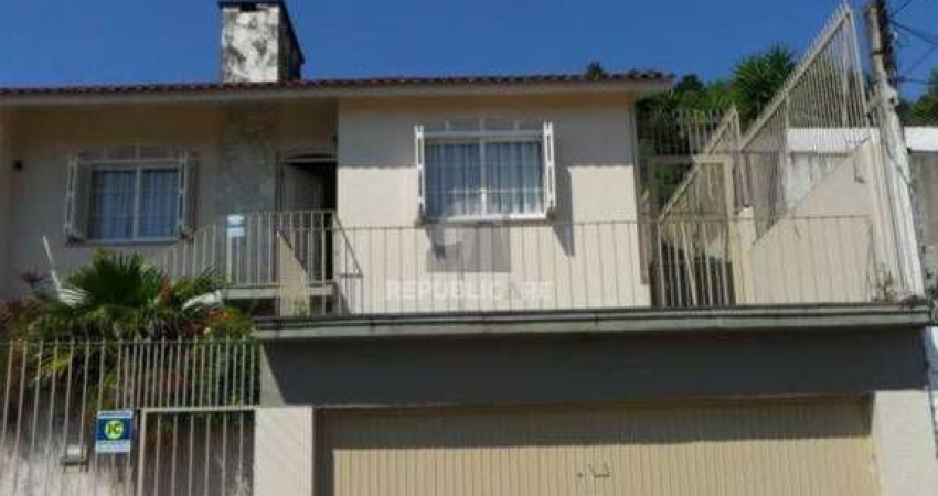 Casa para Venda - 348m², 3 dormitórios, sendo 1 suites, 2 vagas - Medianeira