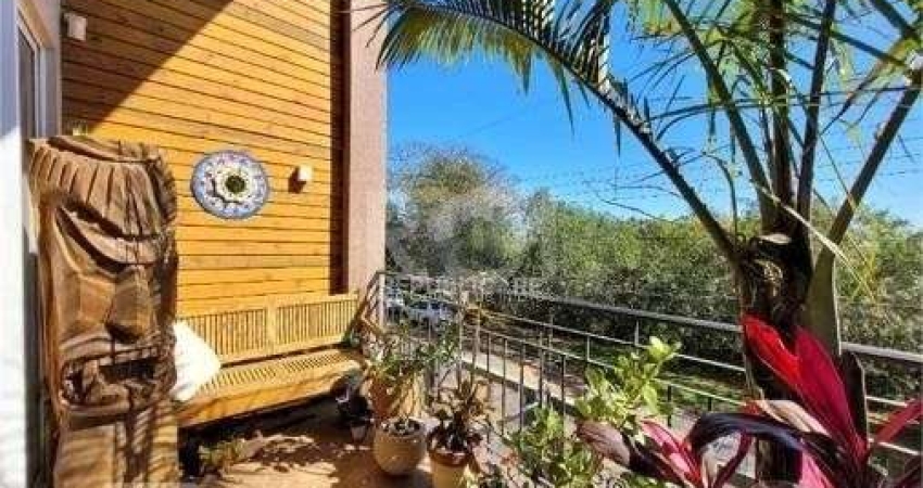 EXCELENTE CASA COM 3 DORMITÓRIOS, 1 SUÍTE E VAGA DE GARAGEM PARA 3 CARROS.