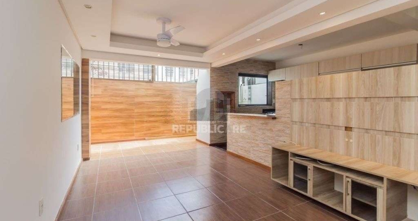 Casa em condomínio com 3 dormitórios, churrasqueira e 1 vaga de garagem no bairr