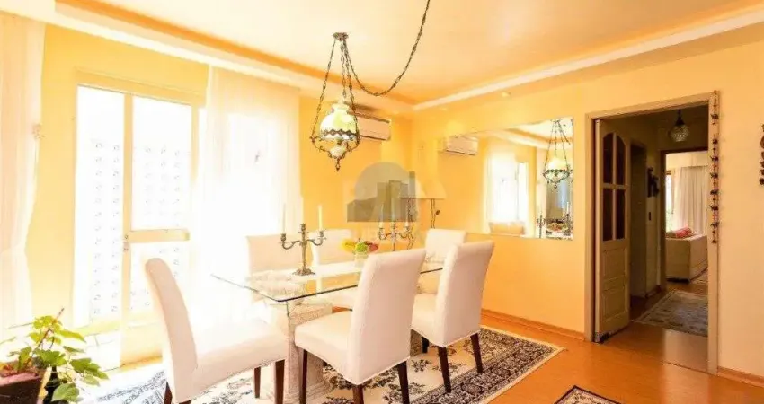 Casa para Venda - 228m², 4 dormitórios, sendo 1 suites, 5 vagas - Teresópolis