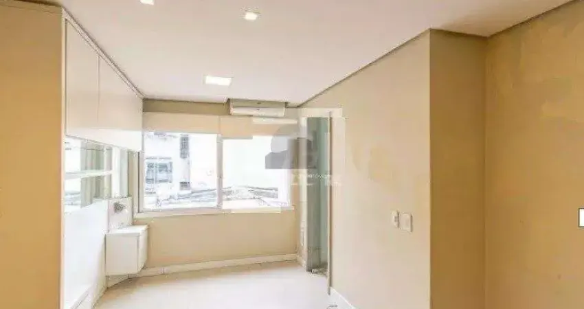 Apartamento à venda no centro histórico com 30m² e 1 dormitório/quarto disponível.