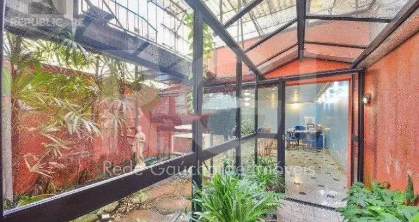 Escritório à venda no centro histórico com 107 m² de área útil disponível.