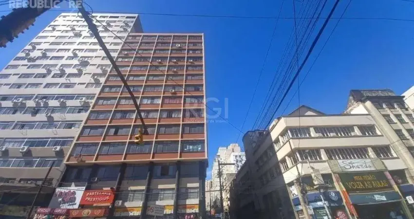 Apartamento à venda no centro histórico com 59 m² e 2 dormitórios/quartos disponíveis.