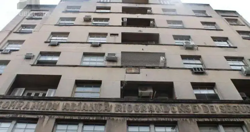 Escritório à venda no centro histórico com 90m² de área útil para seu negócio.