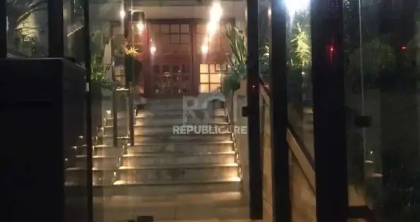 Cobertura para Venda - 223m², 3 dormitórios, sendo 1 suites, 2 vagas - Santa Cec