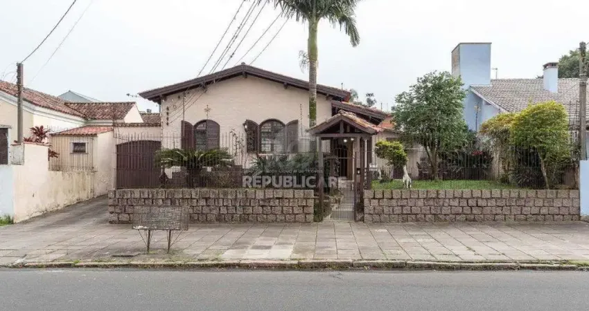 Casa para Venda - 380m², 3 dormitórios, sendo 1 suites, 3 vagas - Tristeza