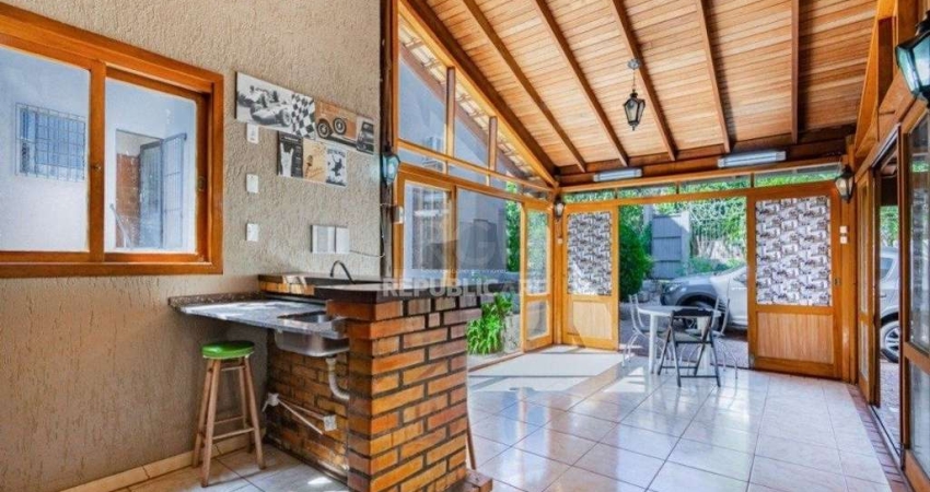 Casa para Venda - 255m², 3 dormitórios, sendo 1 suites, 3 vagas - Ipanema