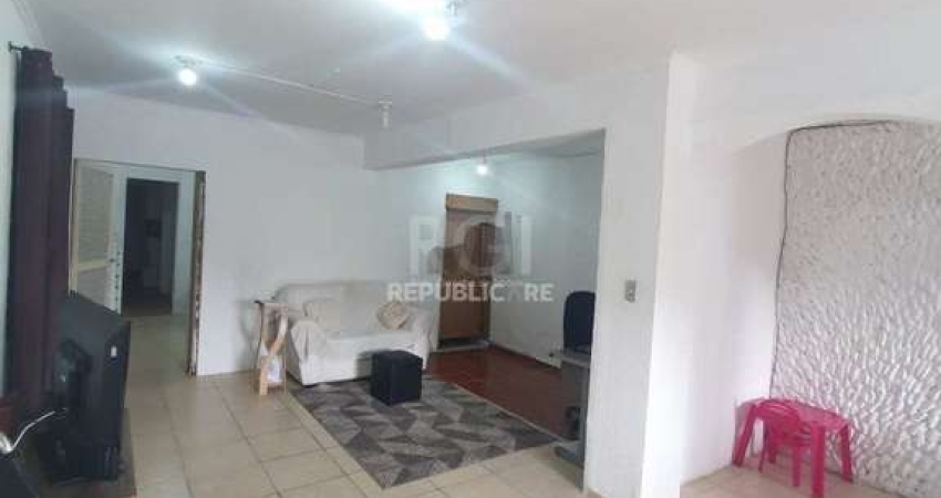 Casa para Venda - 226.9m², 5 dormitórios, sendo 2 suites, 5 vagas - Teresópolis