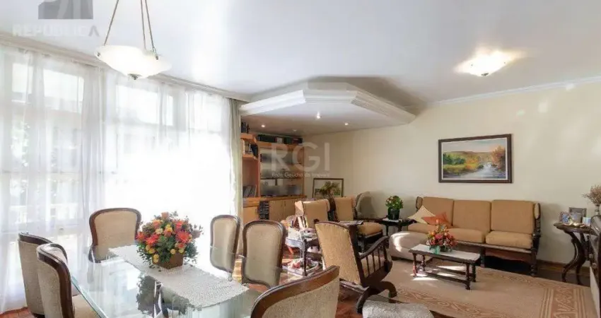 Apto à venda no centro histórico com 160 m² e 3 dormitórios/quartos disponíveis.