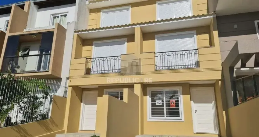 Casa para Venda - 133m², 3 dormitórios, sendo 3 suites, 1 vaga - Guarujá