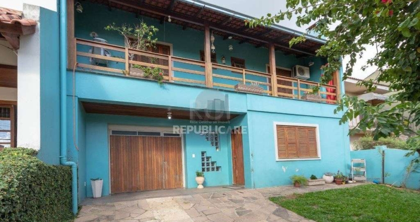 Casa para Venda - 246m², 3 dormitórios, sendo 1 suites, 3 vagas - Imperial Parqu