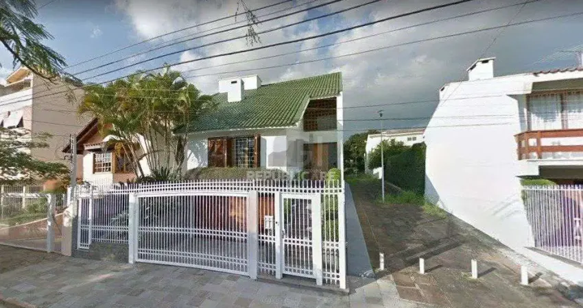 Casa para Venda - 380m², 3 dormitórios, sendo 1 suites, 5 vagas - Jardim Lindóia
