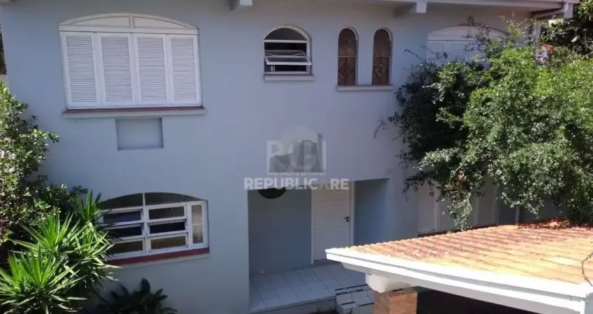 Casa para Venda - 300m², 4 dormitórios, 4 vagas - Menino Deus