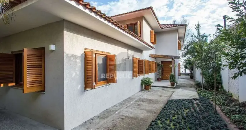 Casa para Venda - 420m², 4 dormitórios, sendo 3 suites, 5 vagas - Tristeza
