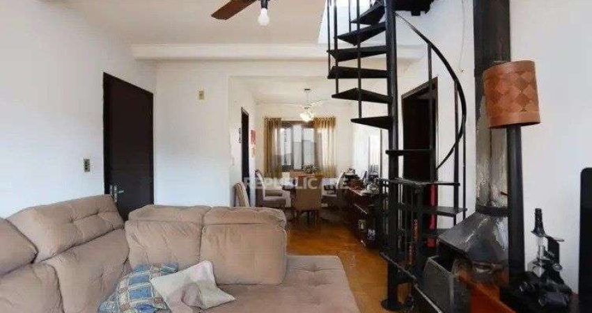Vende-se ampla cobertura 3 quartos com vaga, lareira e churrasqueira - 175m² - A